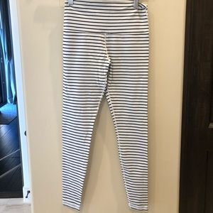 Black and white stripped leggings